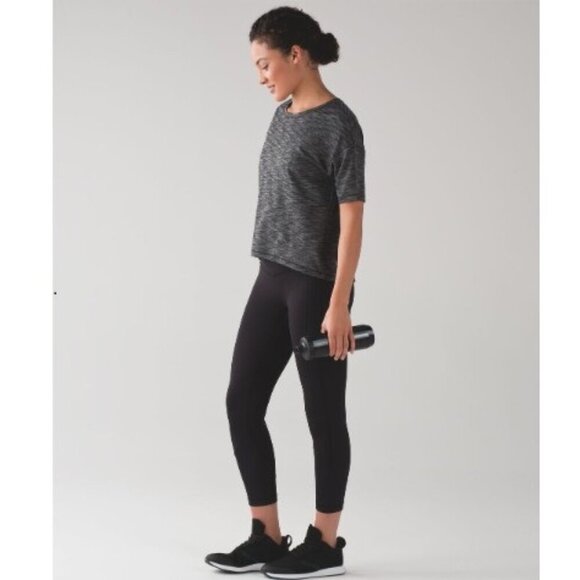 Lululemon Run It Out Tee Heathered Black Size 8 - Picture 2 of 9